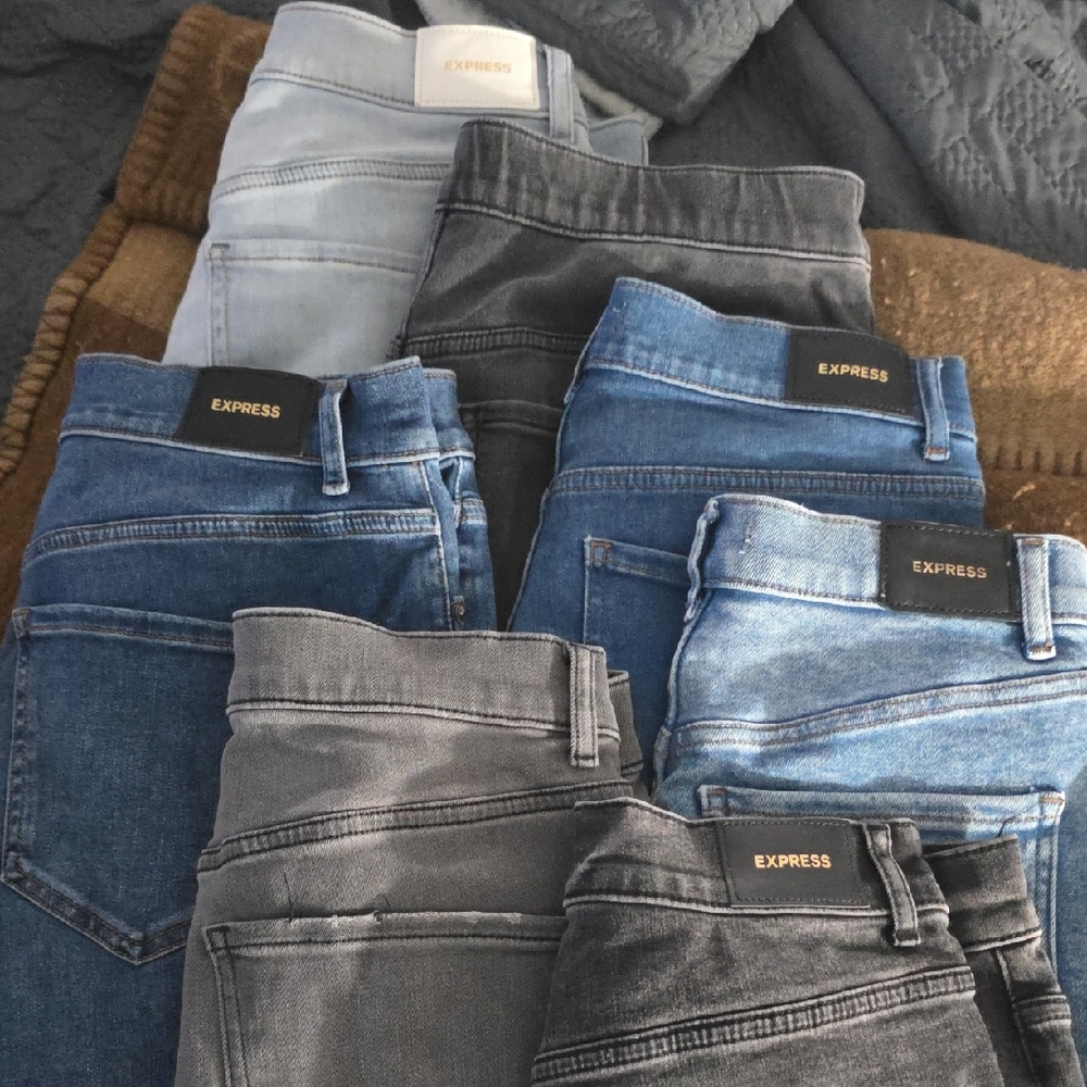 7 Pairs Of Express Women's Skinny Jeans - Blue, Gray, and Black